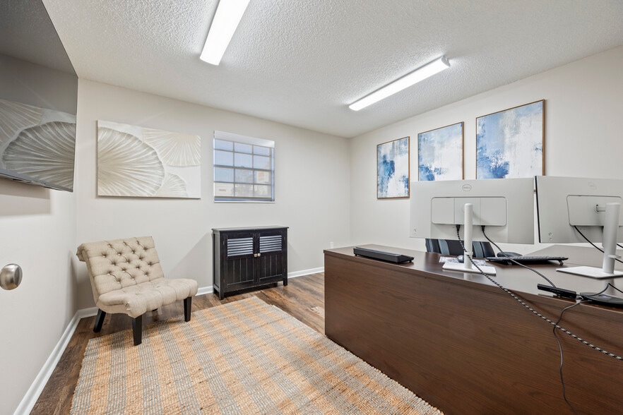More Photos Of 439 SW Main Blvd, Lake City Office For Lease