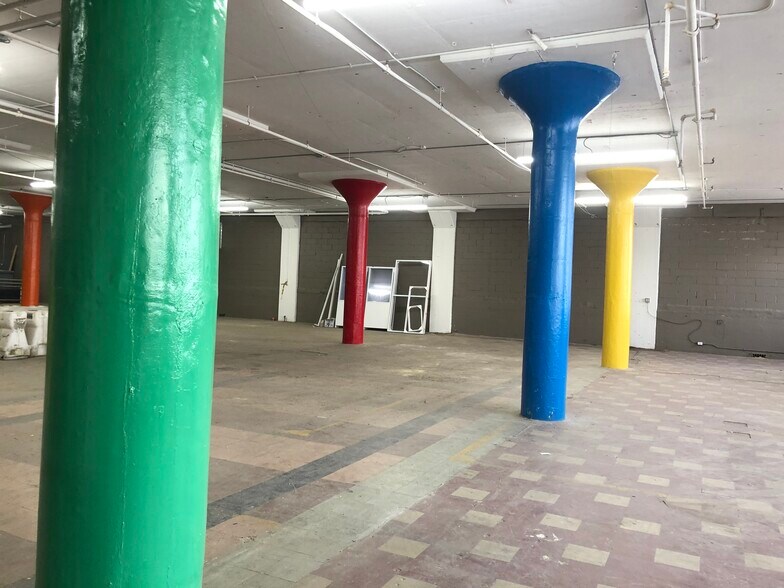 More Photos Of 53-06 Grand Ave, Maspeth Warehouse For Lease