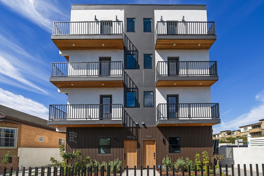 More Photos Of 1933 Magnolia Ave, Los Angeles Apartments For Sale
