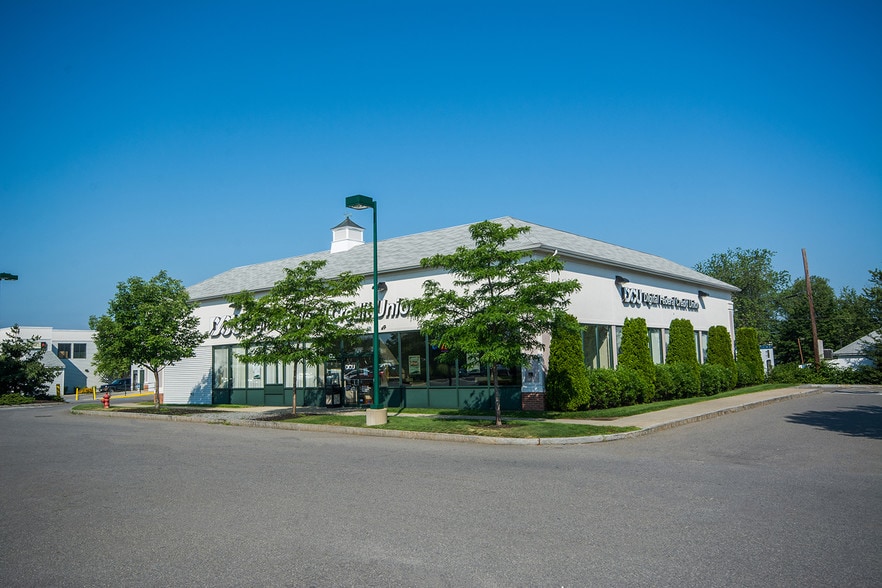 More Photos Of 375-403 S Willow St, Manchester Unknown For Lease