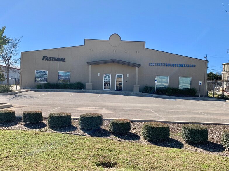 More Photos Of 15002 Tradesman, San Antonio Warehouse For Lease