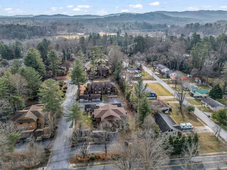 More Photos Of 520 Courtwood Ln, Hendersonville Apartments For Sale