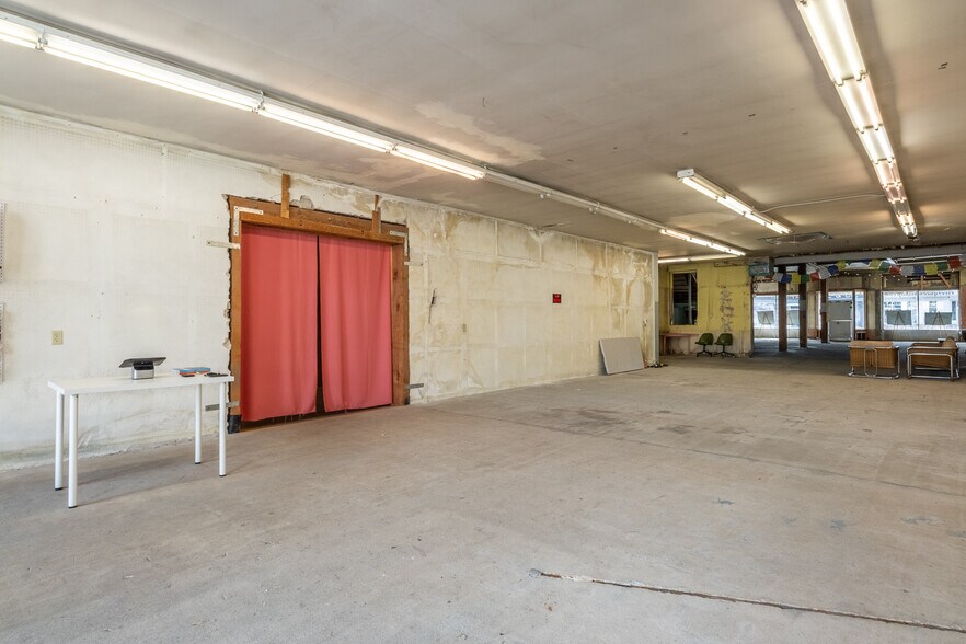 More Photos Of 162 N Main St, Bishop General Retail For Sale