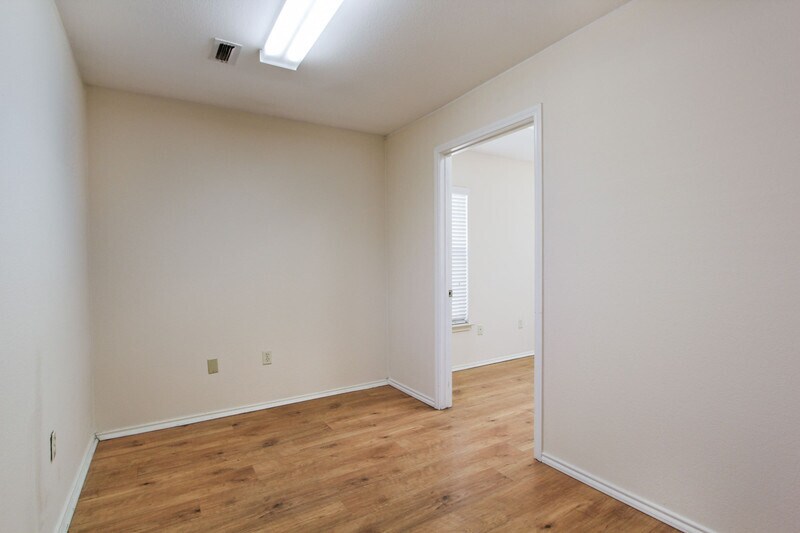 More Photos Of 1712 N Interstate 35, San Marcos Office For Sale
