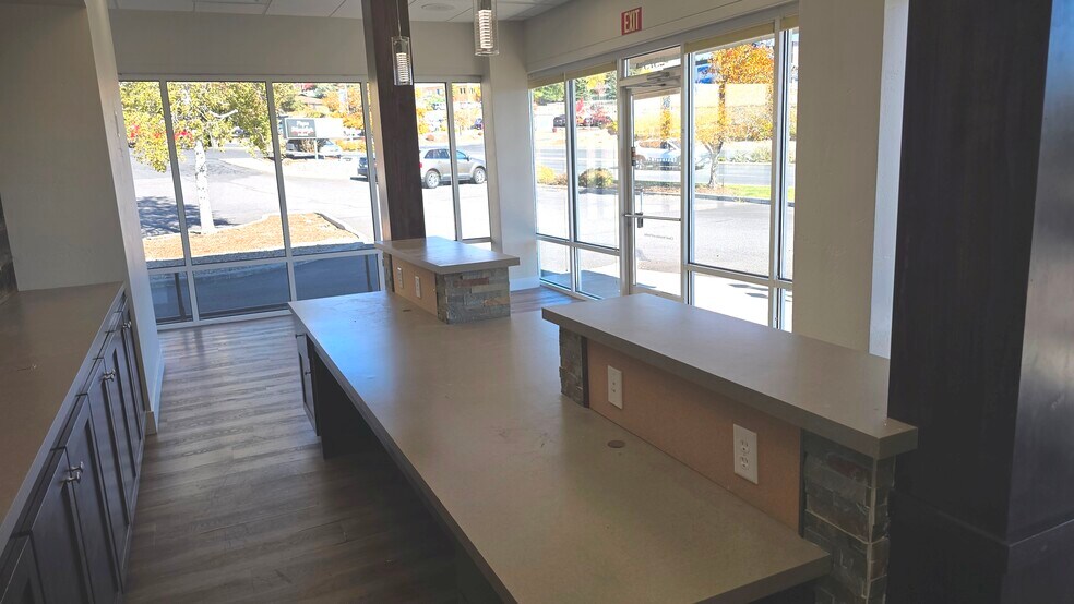 More Photos Of 2573 Campus Dr, Klamath Falls General Retail For Lease