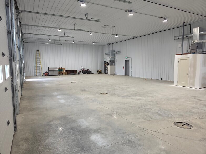 More Photos Of 4828 46 Ave, Millet Service For Sale