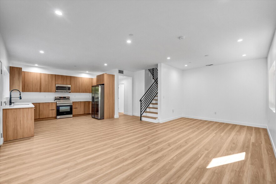 More Photos Of 7322 Newcastle Ave, Reseda Apartments For Sale