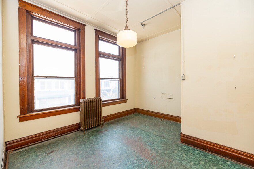 More Photos Of 108 S Santa Fe Ave, Salina General Retail For Lease