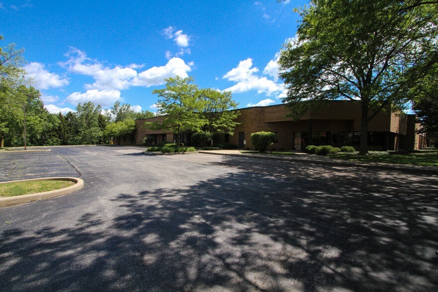 More Photos Of 250-252 Chaddick Dr, Wheeling Warehouse For Sale