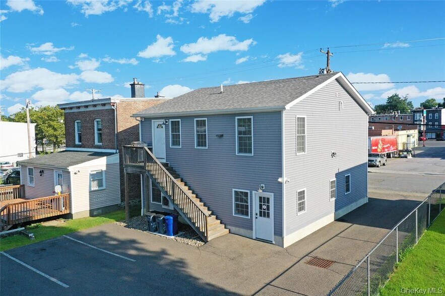 More Photos Of 365 Ann St, Newburgh Office For Lease