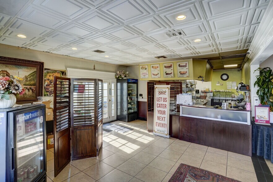 More Photos Of 733 N Mountain Ave, Upland Restaurant For Lease