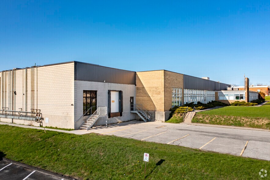 Primary Photo Of 100 Sunrise Av, Toronto Warehouse For Lease