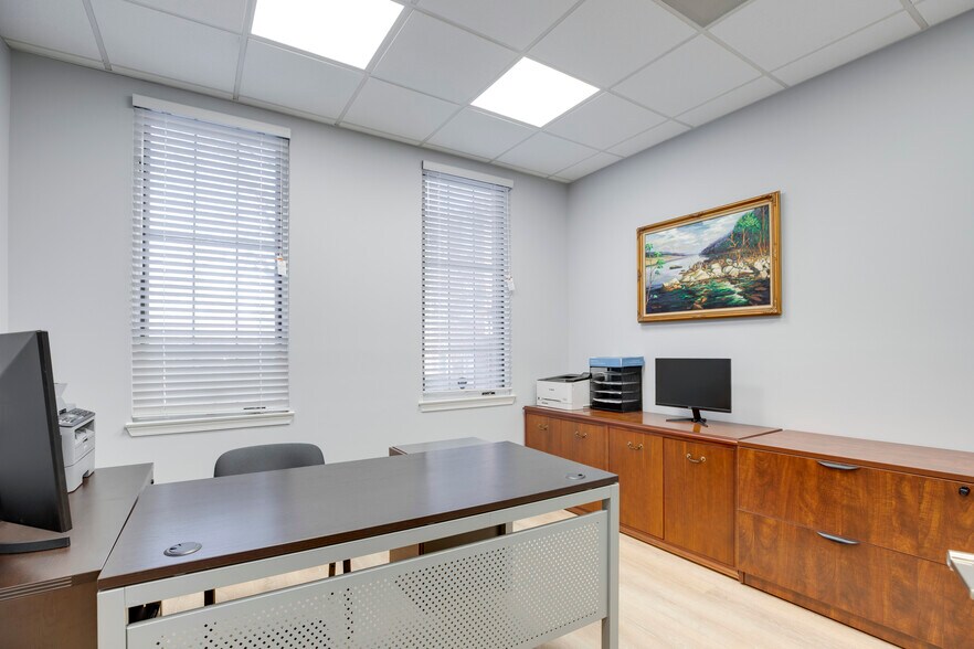 More Photos Of 7008 Little River Tpke, Annandale Medical For Sale
