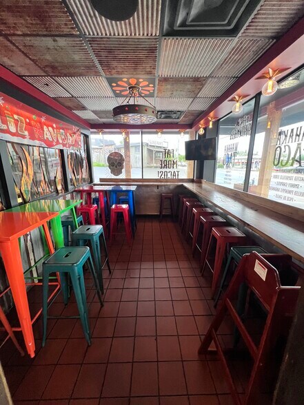 More Photos Of 132 Niles Cortland Rd, Warren Restaurant For Lease