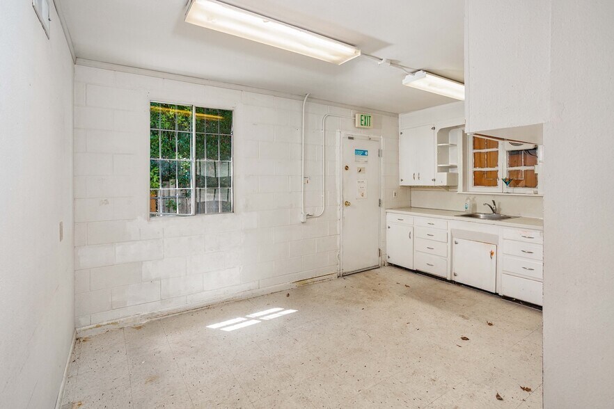 More Photos Of 10234 NE Glisan St, Portland Freestanding For Sale