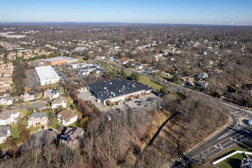 More Photos Of 3920 Park Ave, Edison Warehouse For Sale