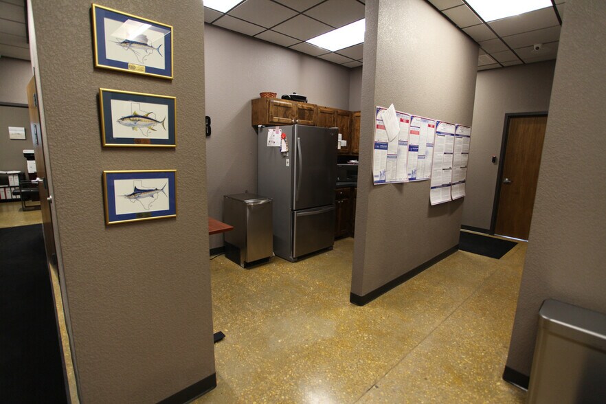 More Photos Of 6308 S County Road 1270, Midland Warehouse For Lease