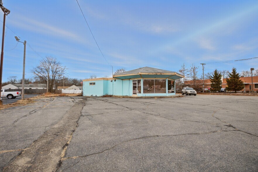 More Photos Of 1430 Memorial Dr, Chicopee Land For Lease