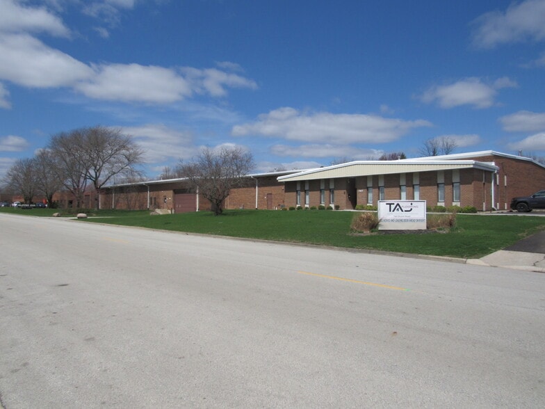Primary Photo Of 740 Church Rd, Elgin Manufacturing For Lease