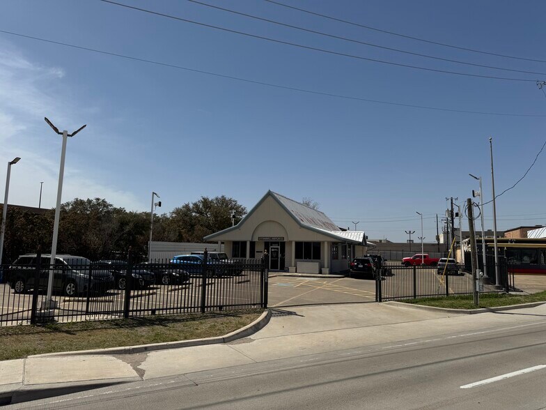 More Photos Of 9322 LBJ Fwy, Dallas Fast Food For Lease