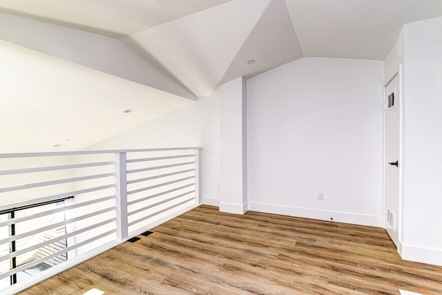 More Photos Of 7606 Girard Ave, La Jolla Apartments For Sale