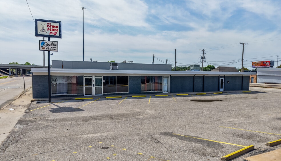 More Photos Of 415 S Hydraulic St, Wichita General Retail For Sale