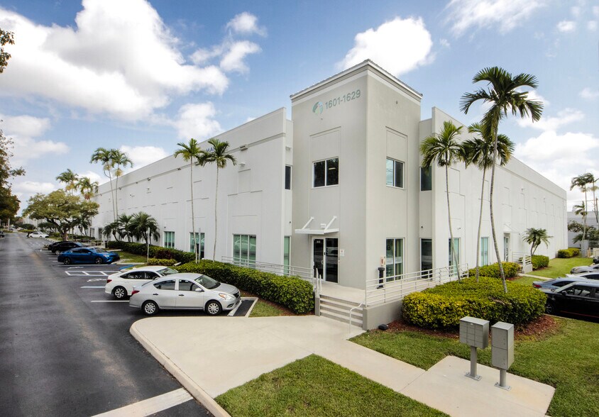 More Photos Of 1601-1629 NW 84th Ave, Miami Warehouse For Lease