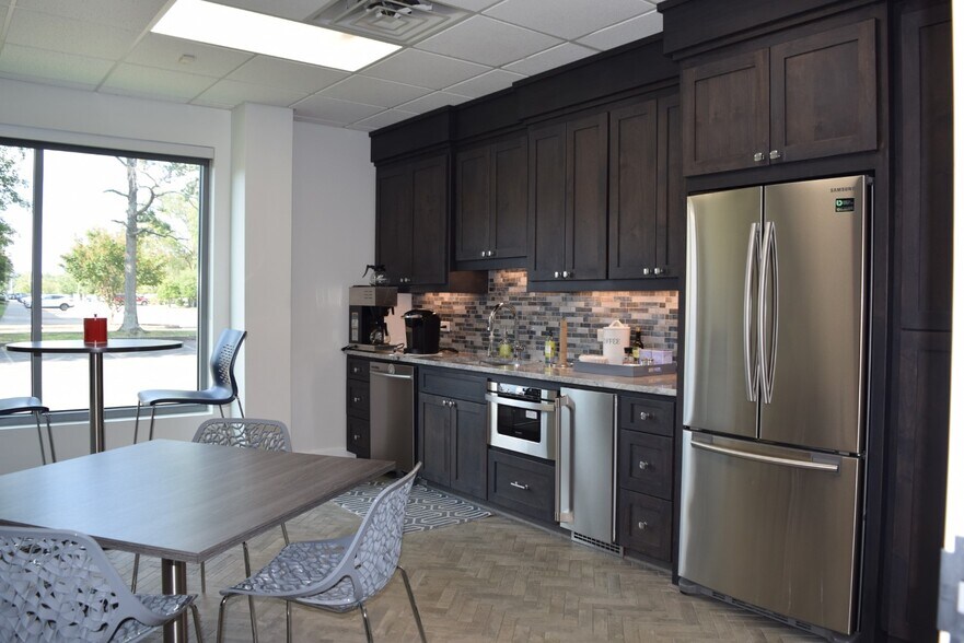 More Photos Of 2100 Brookwood Dr, Little Rock Office For Lease