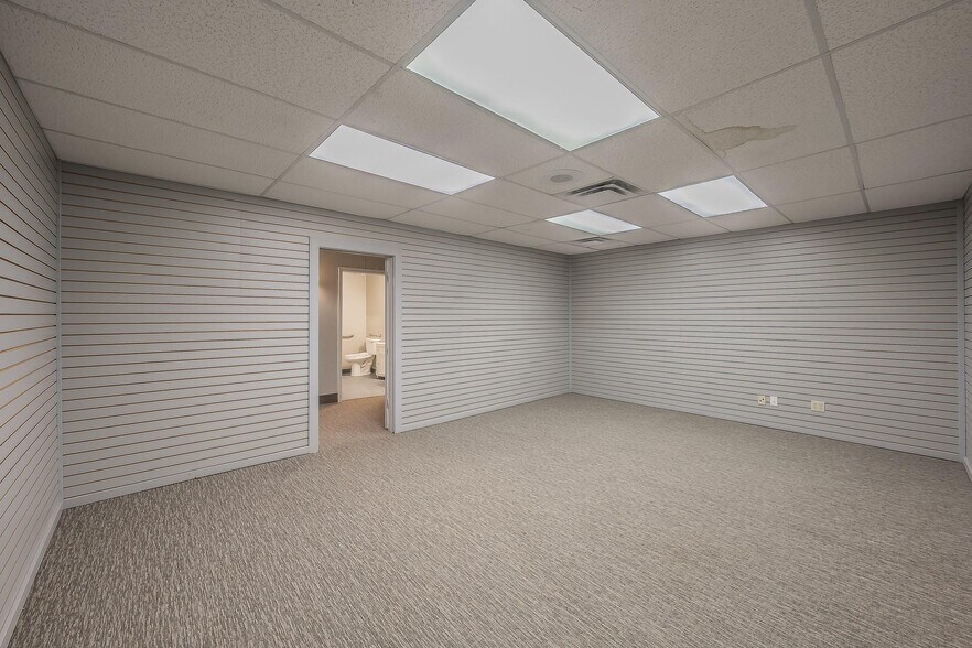 More Photos Of 5704 James Ave, Fort Worth Storefront Retail Office For Sale