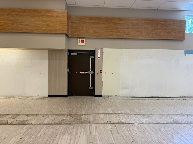 More Photos Of 680 S State St, Ukiah Drugstore For Sale