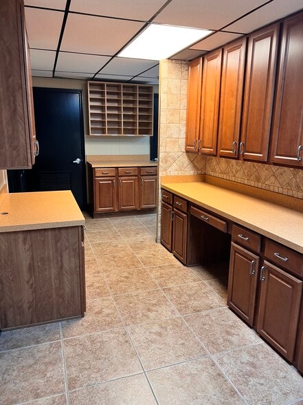More Photos Of 500 W Orange Blossom Trl, Apopka Manufacturing For Lease