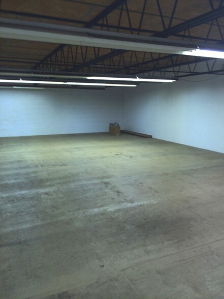 More Photos Of 5181 N 113th Ave, Clearwater Manufacturing For Sale