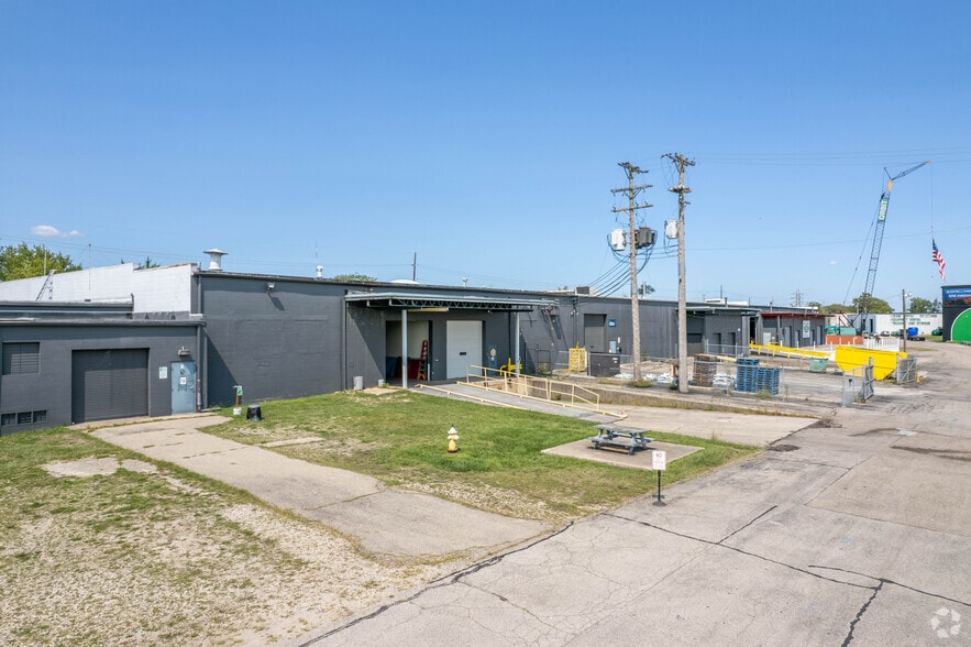 More Photos Of 3024-3046 E River Rd, Moraine Warehouse For Lease