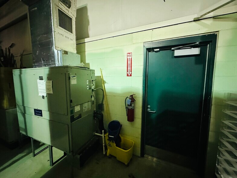 More Photos Of 3653 Regent Blvd, Jacksonville Warehouse For Sale