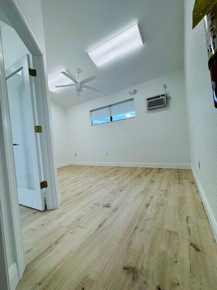 More Photos Of 5235 Ramsey Way, Fort Myers Office For Sale