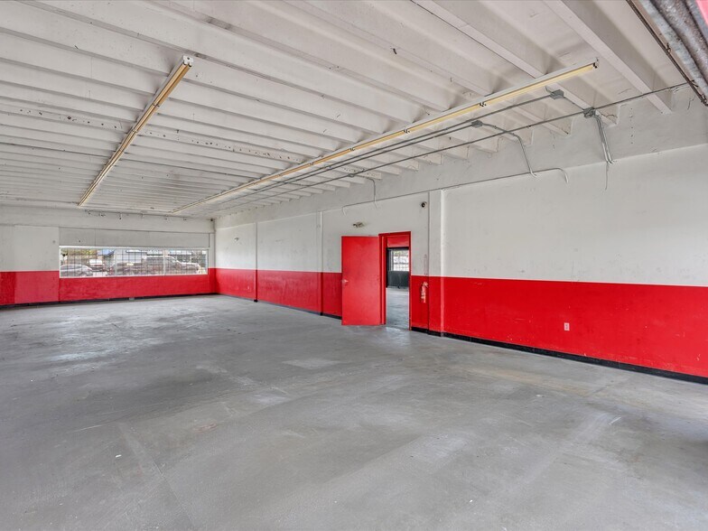 More Photos Of 2731 Broward Blvd, Fort Lauderdale Freestanding For Lease