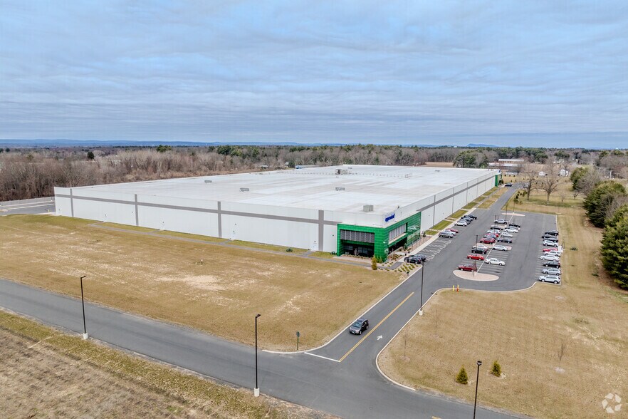 More Photos Of 113 N Maple St, Enfield Distribution For Lease