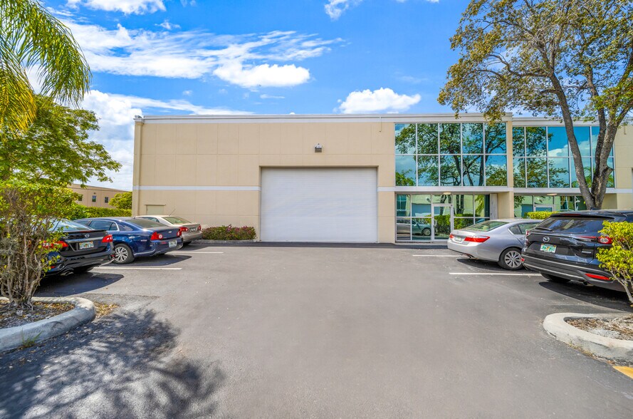 More Photos Of 8009 NW 29th St, Doral Warehouse For Sale