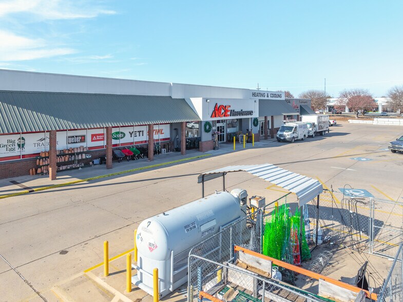 More Photos Of 1505-1715 N Highway 81, Duncan General Retail For Lease