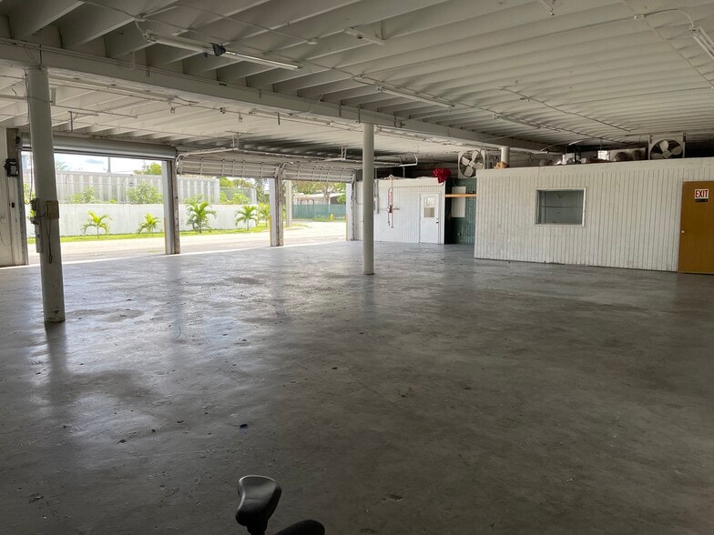 More Photos Of 5731 SW 23rd St, West Park Auto Repair For Lease