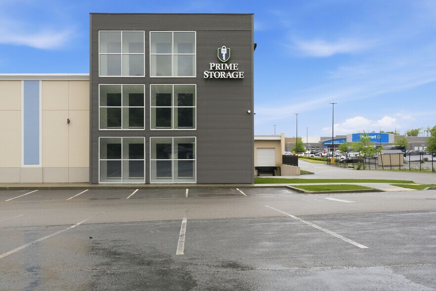 More Photos Of 262 Swansea Mall Dr, Swansea Unknown For Lease
