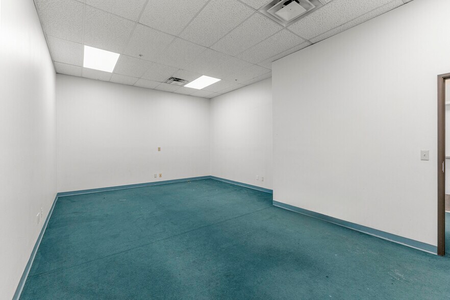 More Photos Of 35425 W Michigan Ave, Wayne General Retail For Lease