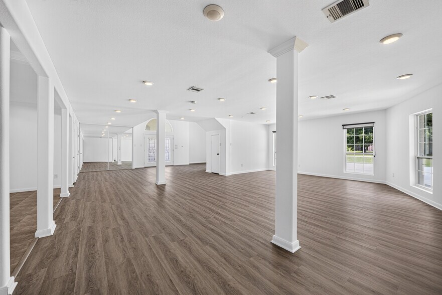 More Photos Of 26214 Hunter Ln, Katy Light Distribution For Lease
