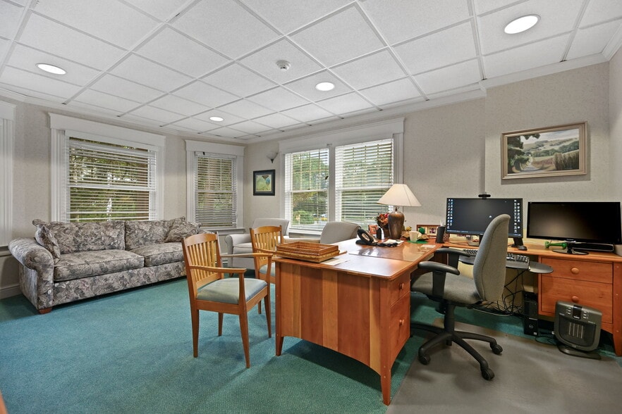 More Photos Of 1458 Bedford St, Stamford Office For Lease
