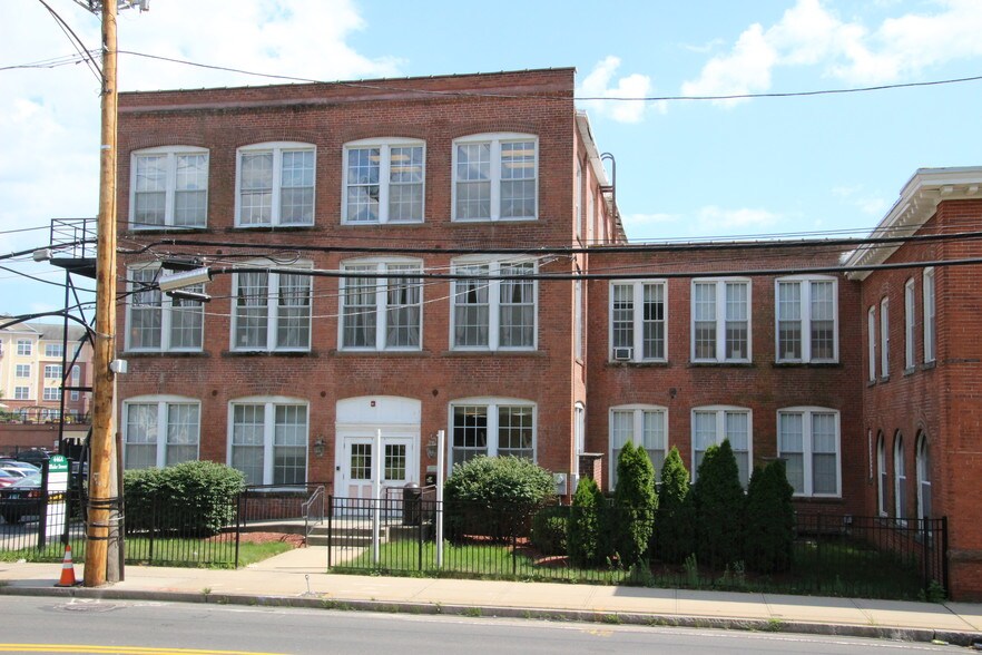 More Photos Of 446A Blake St, New Haven Office For Sale