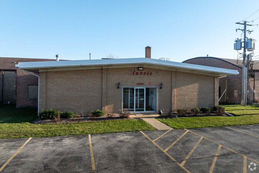 More Photos Of 3800 Wesley Ter, Schiller Park Warehouse For Sale