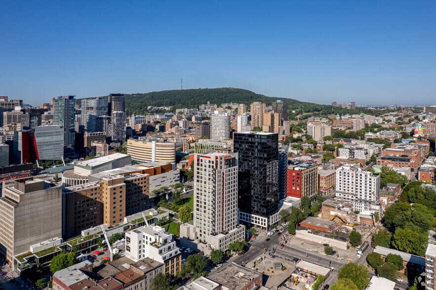 More Photos Of 20 Boul de Maisonneuve O, Montréal Apartments For Lease