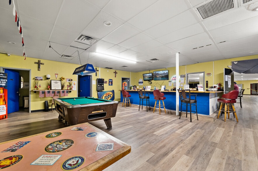 More Photos Of 2541 W Southcross Blvd, San Antonio General Retail For Lease