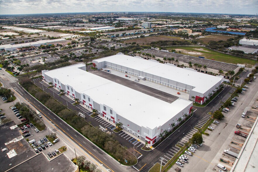 More Photos Of 8301 NW 27th St, Miami Warehouse For Lease