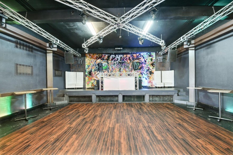 More Photos Of 47 W Amelia St, Orlando Bar For Sale